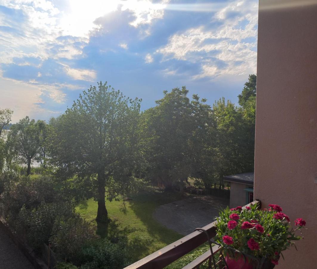Appartamento Miralago Con Giardino Sul Lago Gavirate Exterior foto