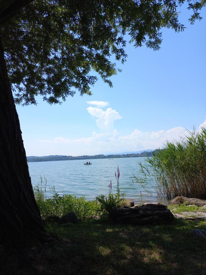 Appartamento Miralago Con Giardino Sul Lago Gavirate Exterior foto