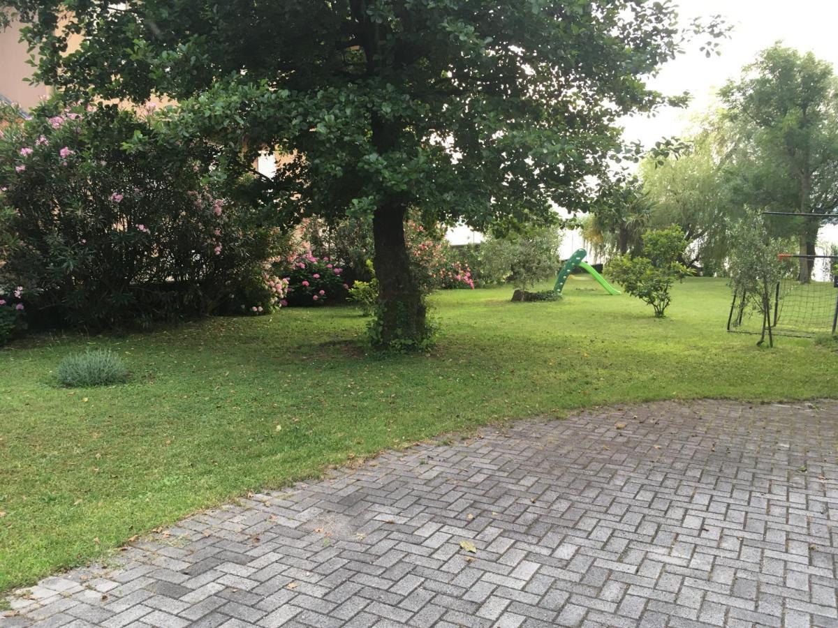 Appartamento Miralago Con Giardino Sul Lago Gavirate Exterior foto