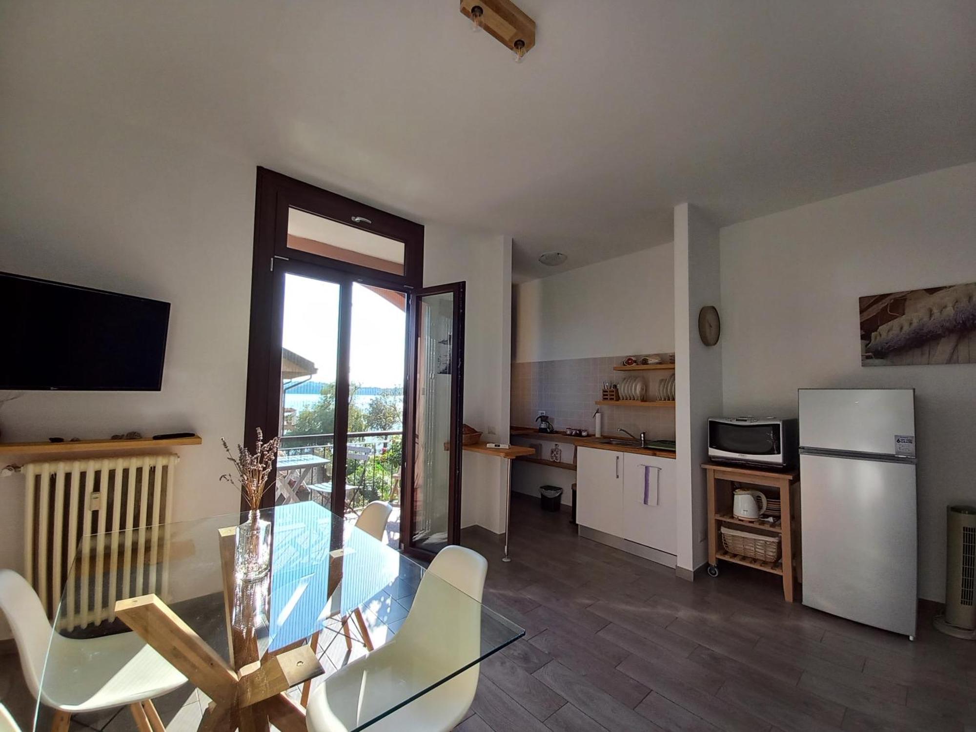 Appartamento Miralago Con Giardino Sul Lago Gavirate Exterior foto
