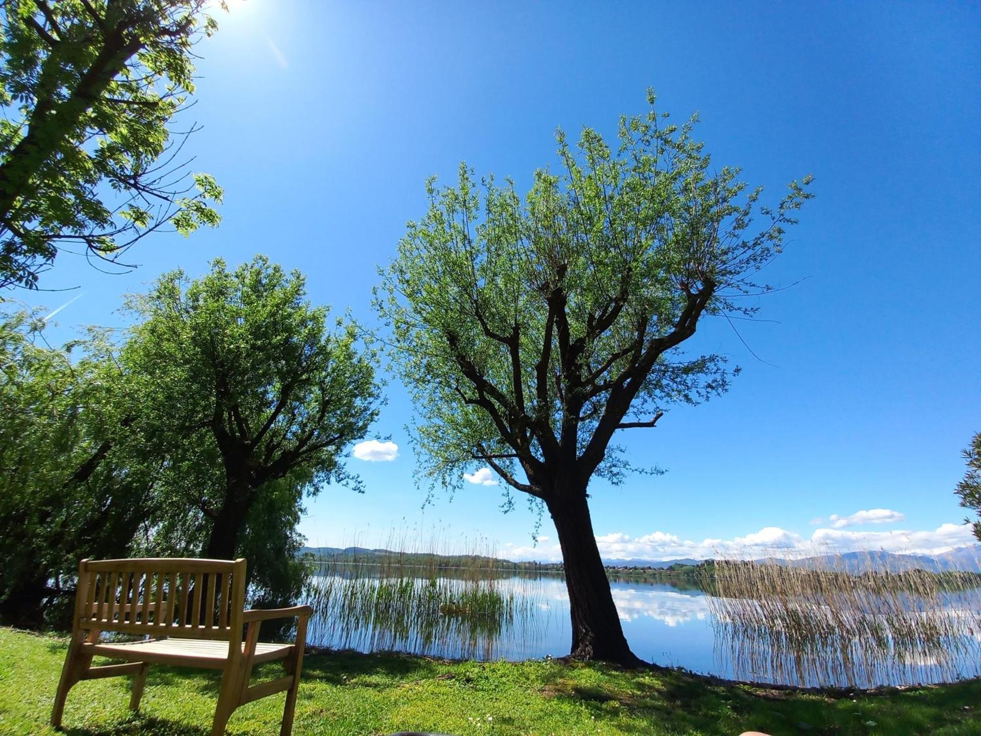 Appartamento Miralago Con Giardino Sul Lago Gavirate Exterior foto